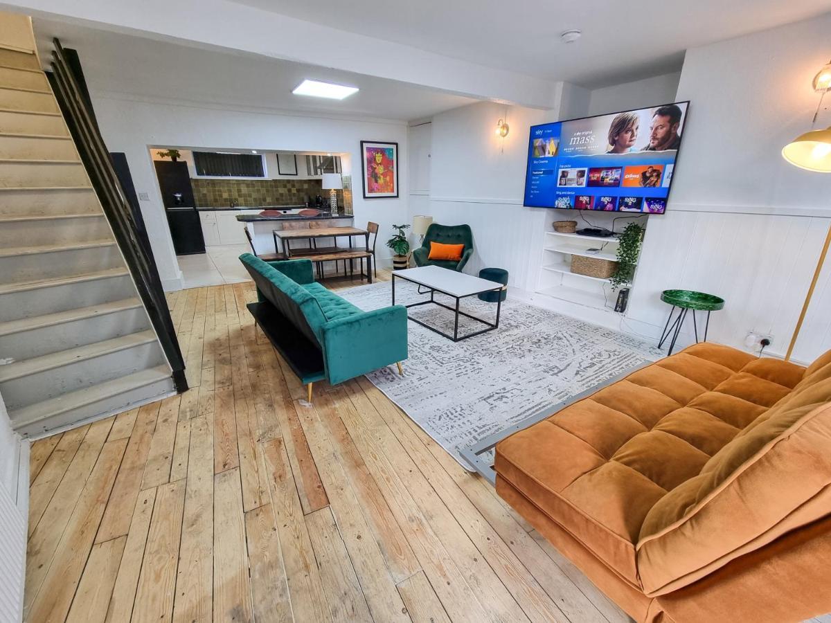 Manchester's Only Centre Detached House Holiday home